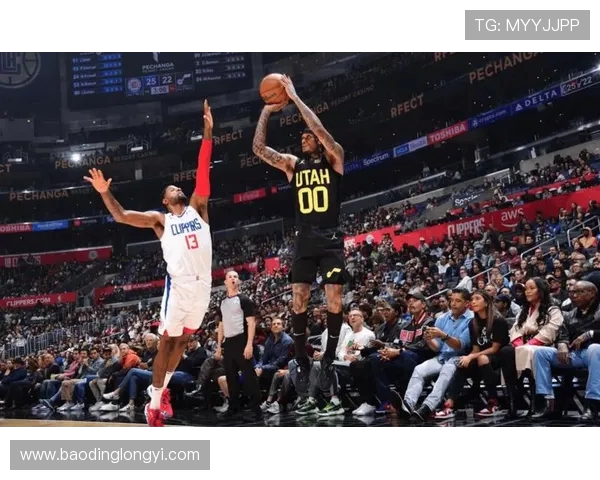 乔丹克拉克森的篮球之路与成就探秘：从新秀到全明星的华丽转身